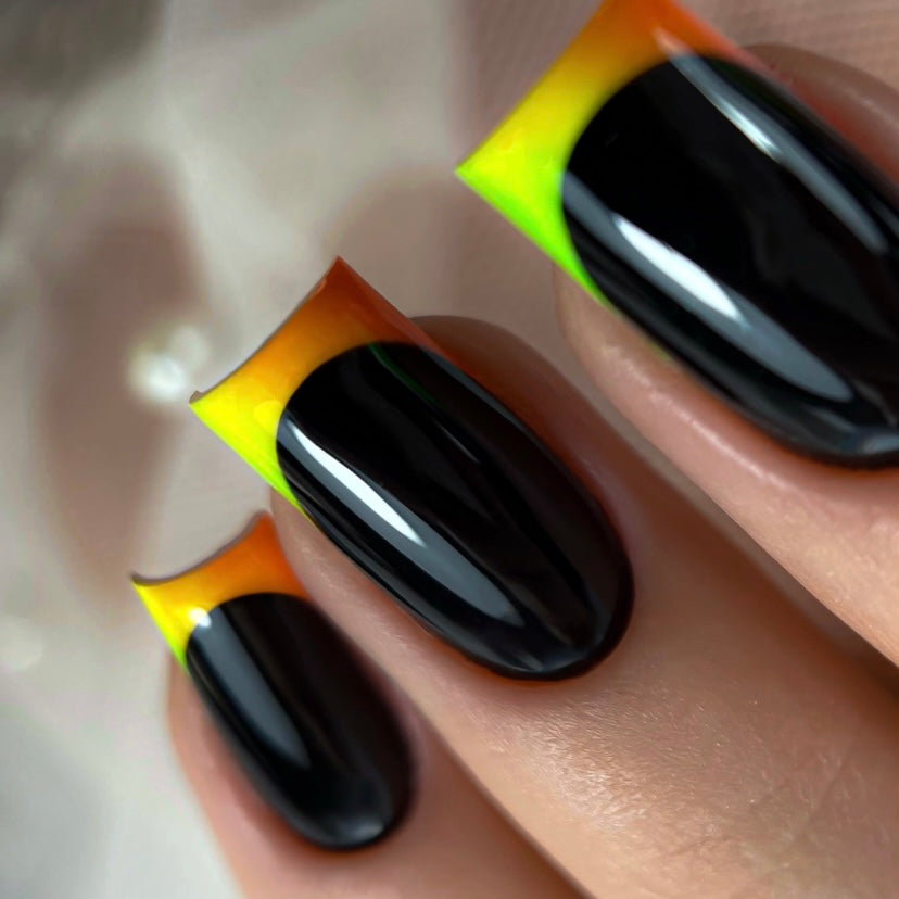 NAILSOFTHENIGHT Paleta de uñas Supernova: una paleta con ricos pigmentos para uñas, 24 colores (pigmentos: neón, otoñal y luminiscente)