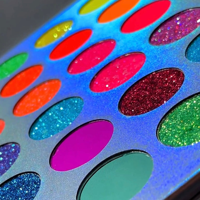 NAILSOFTHENIGHT Paleta de uñas Supernova: una paleta con ricos pigmentos para uñas, 24 colores (pigmentos: neón, otoñal y luminiscente)