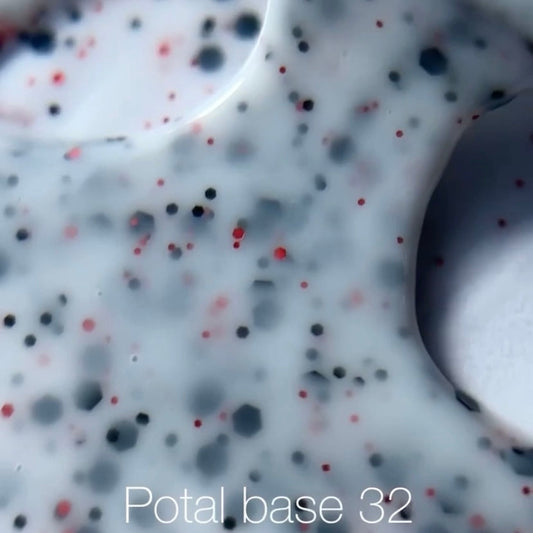 NAILSOFTHEDAY Potal base 32 — base lechosa con destellos negros y rojos, 10 ml