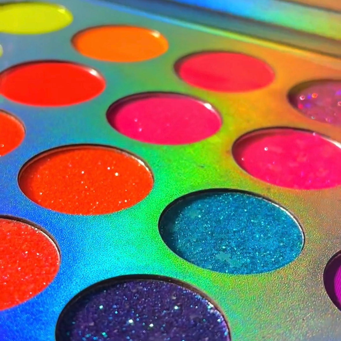 NAILSOFTHENIGHT Paleta de uñas Supernova: una paleta con ricos pigmentos para uñas, 24 colores (pigmentos: neón, otoñal y luminiscente)