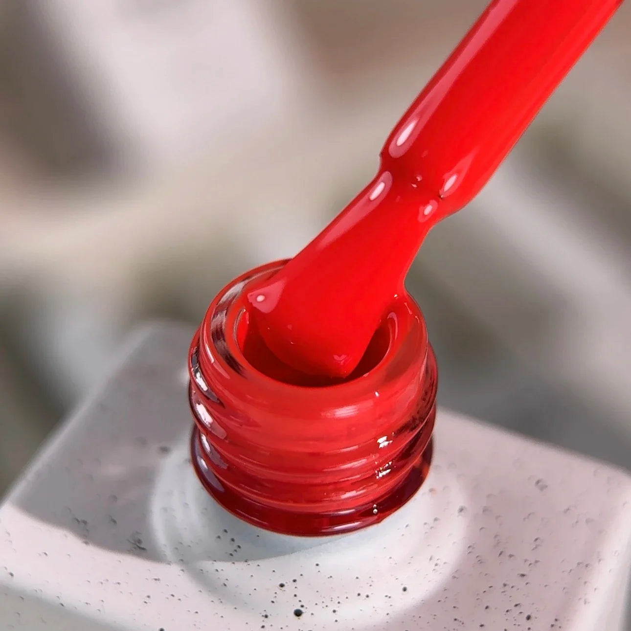NAILSOFTHEDAY Esmalte en gel Watermelon-215 — superposición de color rojo coral intenso en una capa, 10 ml