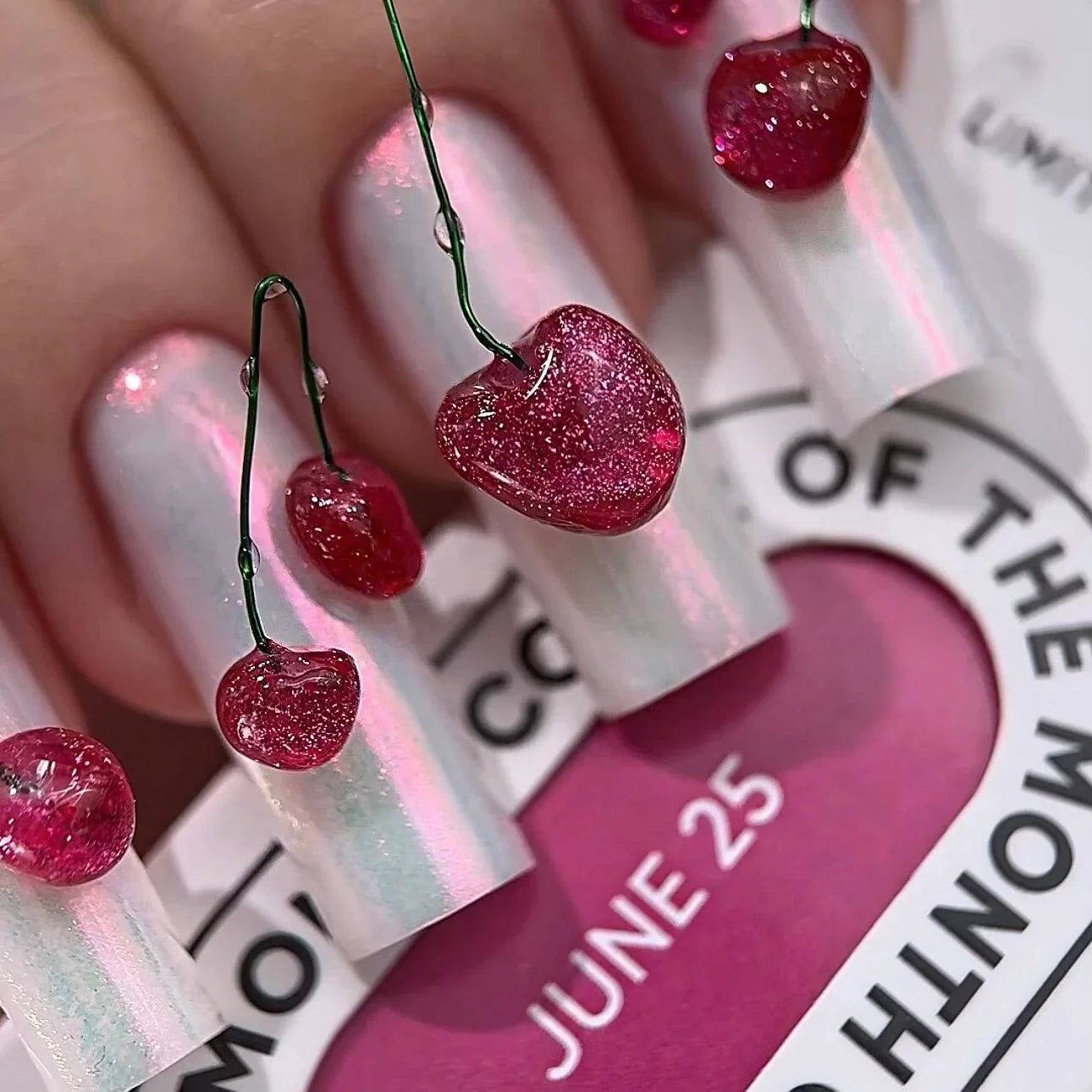 NAILSOFTHEDAY Color del mes junio de 2025 Cherry Kiss: el color del mes es un rosa intenso con efecto de ojo de gato, superpuesto en una capa, 10 ml