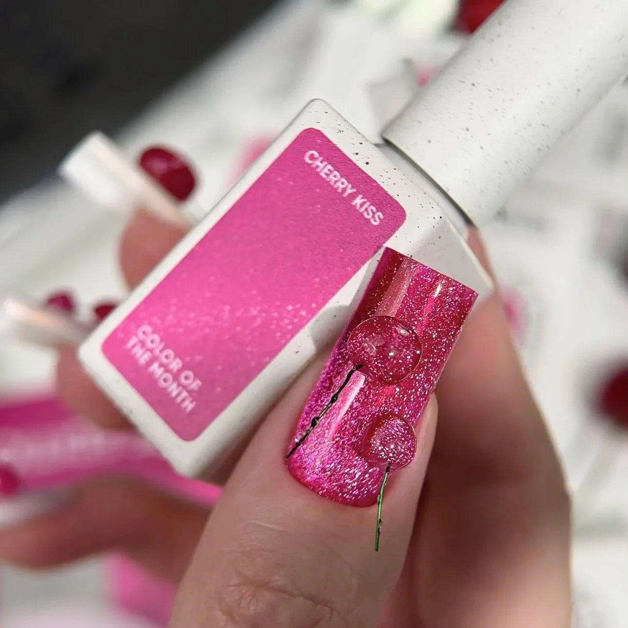 NAILSOFTHEDAY Color del mes junio de 2025 Cherry Kiss: el color del mes es un rosa intenso con efecto de ojo de gato, superpuesto en una capa, 10 ml