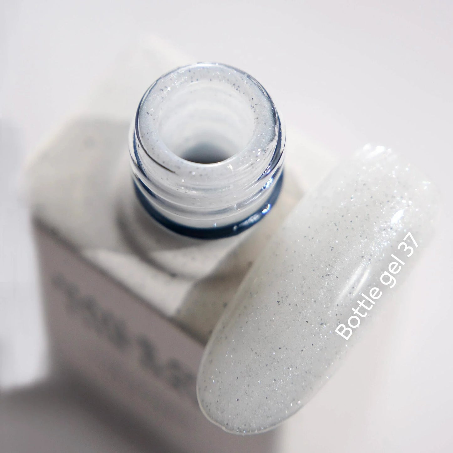 NAILSOFTHEDAY Botella gel 37 – gel lechoso reflectante súper fuerte para fortalecer las uñas, 10 ml