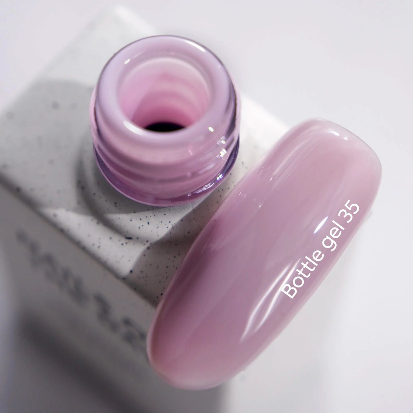 NAILSOFTHEDAY Botella gel 35 – gel fortalecedor de uñas ultra fuerte de color violeta polvoriento, 10 ml