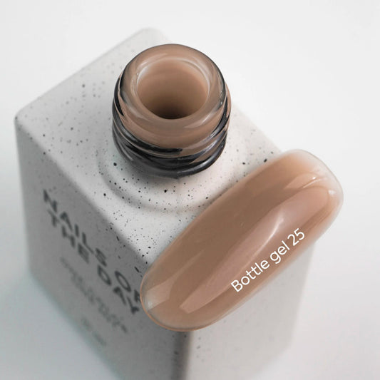 NAILSOFTHEDAY Bottle Gel 25 – gel ultraresistente beige frío para el refuerzo de uñas, 10 ml
