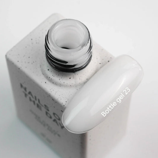 NAILSOFTHEDAY Botella gel 23 – gel de leche ultra fuerte para fortalecer las uñas, 10 ml