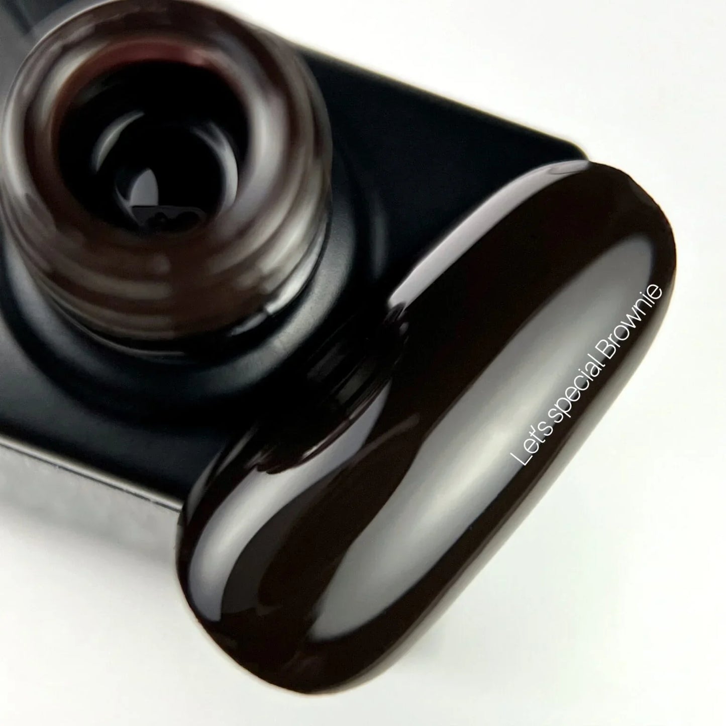 NAILSOFTHEDAY Let's Special Brownie - esmalte de uñas en gel marrón frío en una capa, 10 ml