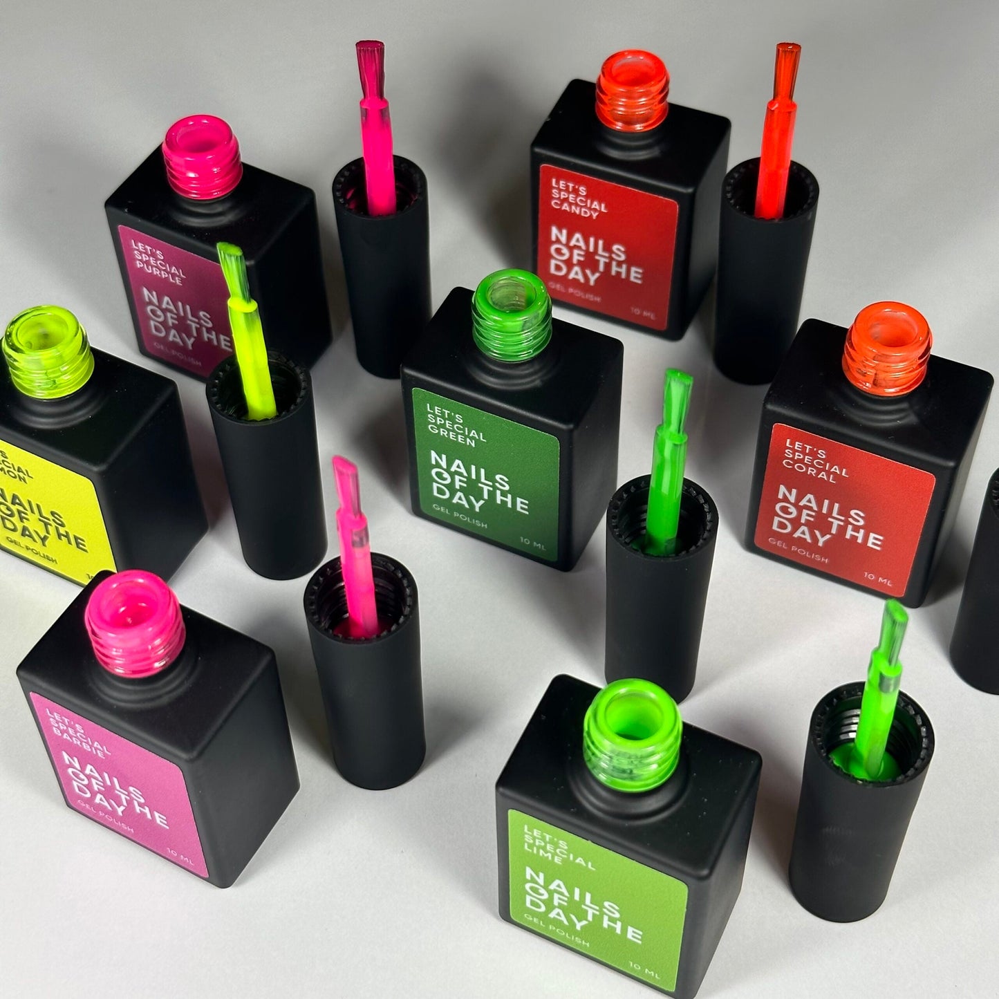 NAILSOFTHEDAY Let's Special Green: un esmalte en gel verde especial que se superpone en una capa, 10 ml