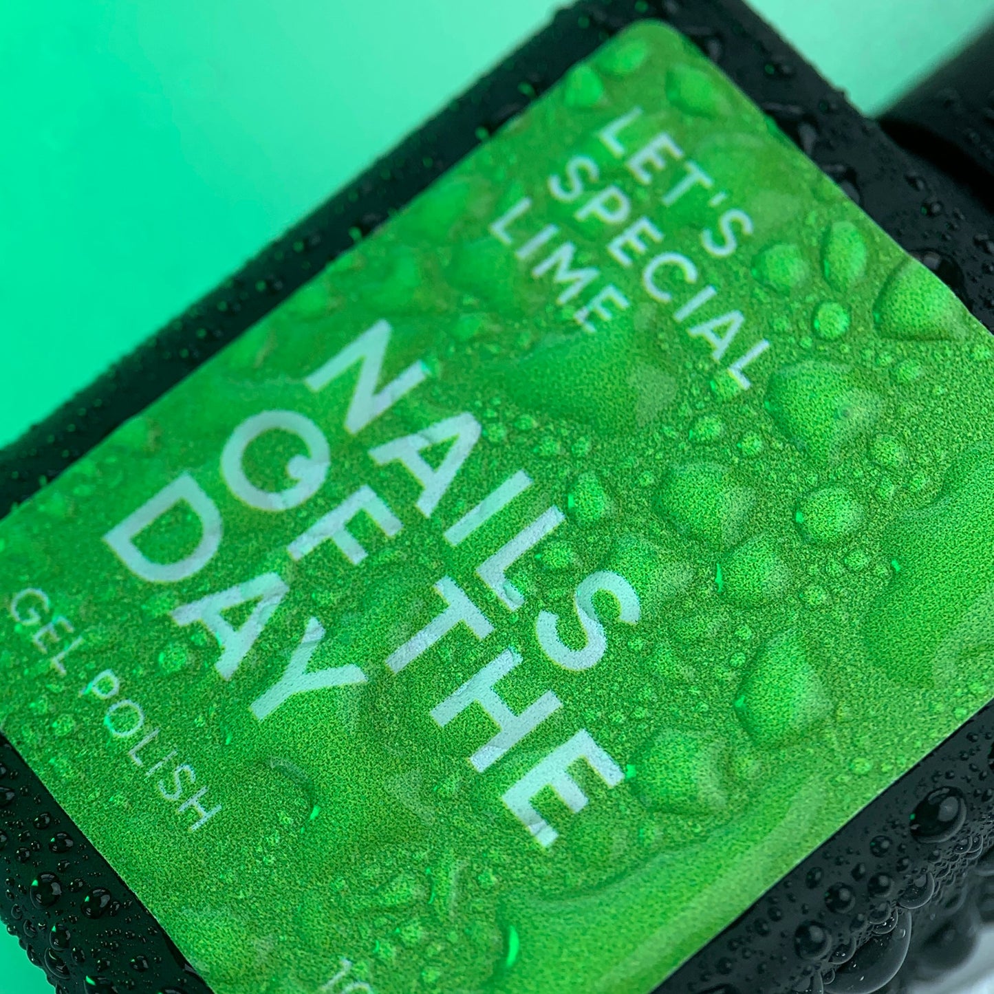 NAILSOFTHEDAY Let's Special Lime: un esmalte en gel especial de lechuga neón que se superpone en una capa, 10 ml