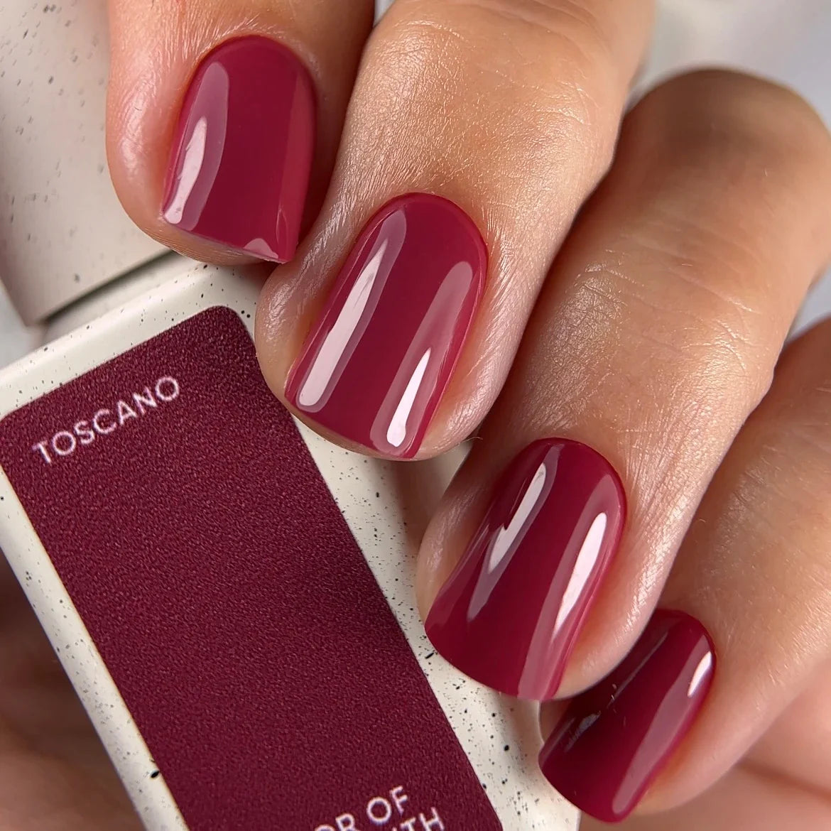 NAILSOFTHEDAY Color del mes Octubre 2025 Toscano — color del mes vino, superpuesto en una capa, 10 ml
