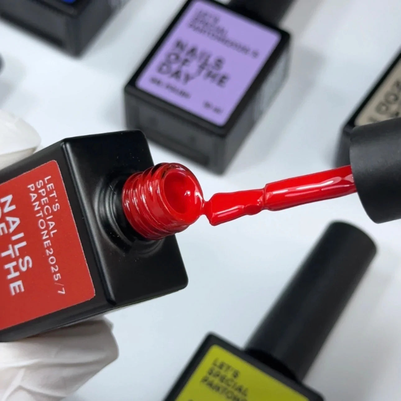 NAILSOFTHEDAY Let's Special Pantone2025/7 — esmalte de uñas en gel monocapa rojo clásico, 10 ml