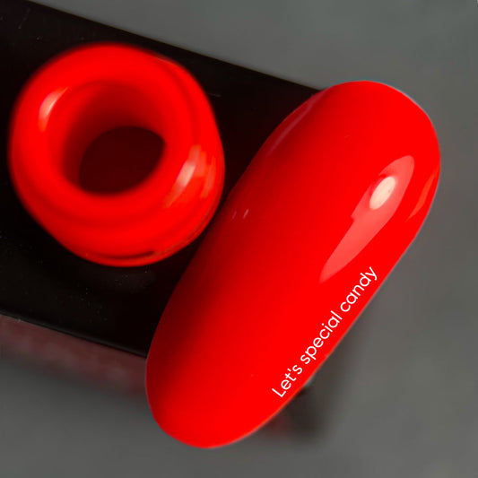 NAILSOFTHEDAY Let's Special Candy: un esmalte en gel coral saturado especial y brillante que se superpone en una capa, 10 ml