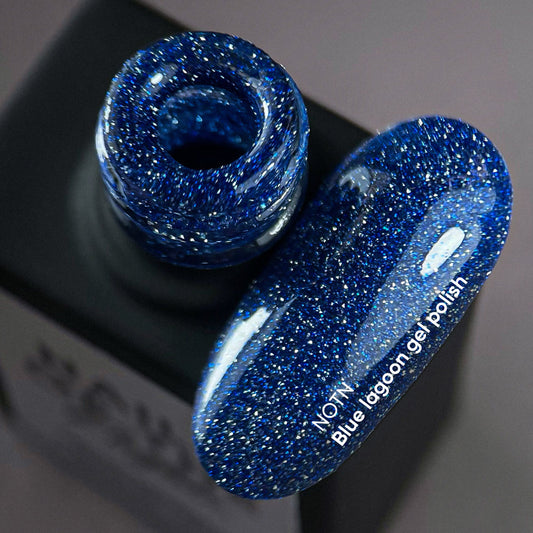 NAILSOFTHENIGHT Esmalte en gel Blue Lagoon — esmalte en gel reflectante azul para uñas, 10 ml