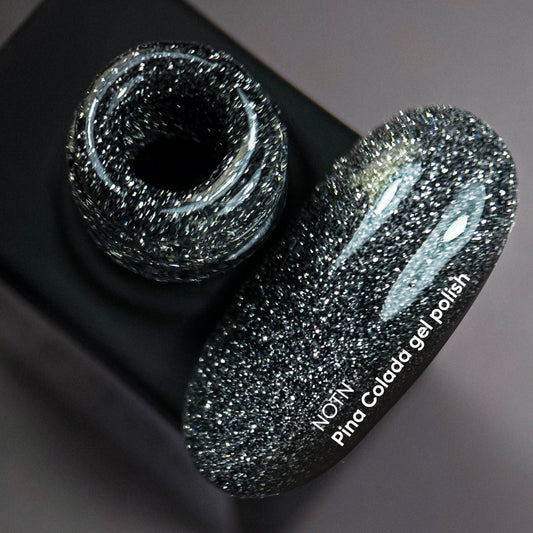 NAILSOFTHENIGHT Esmalte en gel Pina Colada — esmalte en gel reflectante gris para uñas, 10 ml