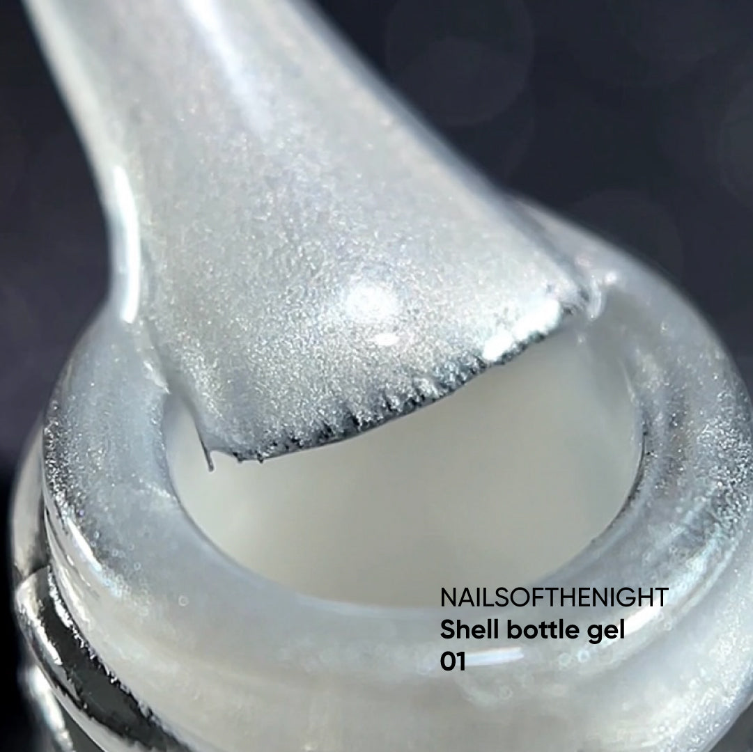 NAILSOFTHENIGHT Shell botella gel 01 — gel líquido ultra fuerte en botella con función autonivelante y efecto perla para uñas, 10 ml