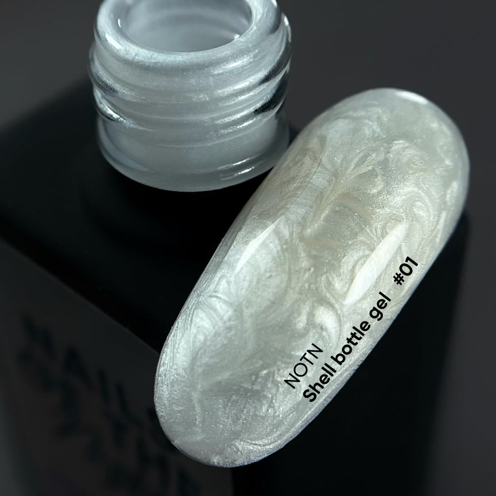 NAILSOFTHENIGHT Shell botella gel 01 — gel líquido ultra fuerte en botella con función autonivelante y efecto perla para uñas, 10 ml