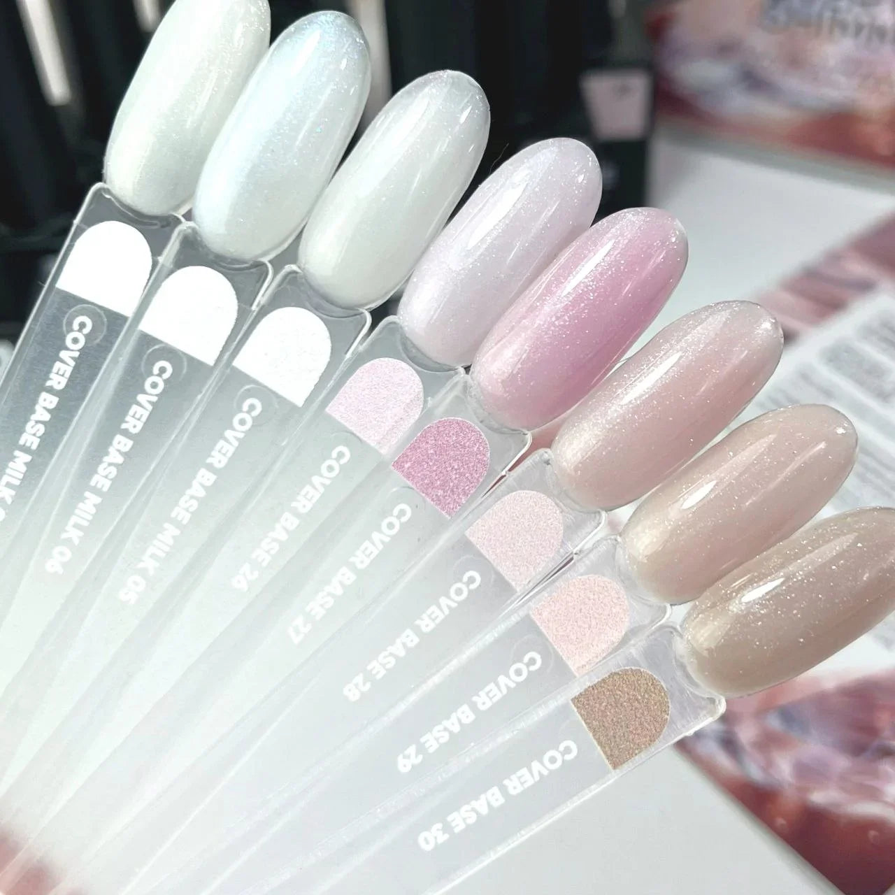 Nailsoftheday Cover base NEW Formula 30 — tono nude natural con shimmer dorado, un nude cálido con reflejos dorados, una base camuflaje para uñas, 30 ml.