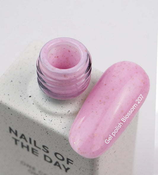 NAILSOFTHEDAY Esmalte en gel Blossom, — rosa pálido con fusión dorada, esmalte en gel que cubre una capa, 10 ml