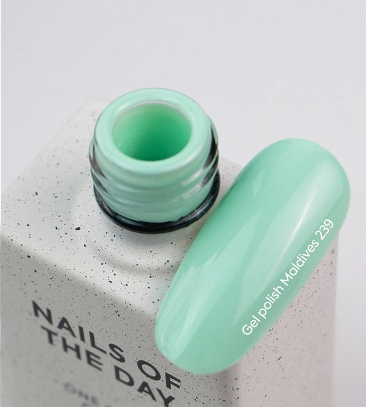 NAILSOFTHEDAY Esmalte en gel Maldivas: esmalte de uñas en gel verde menta cálido que cubre una capa, 10 ml