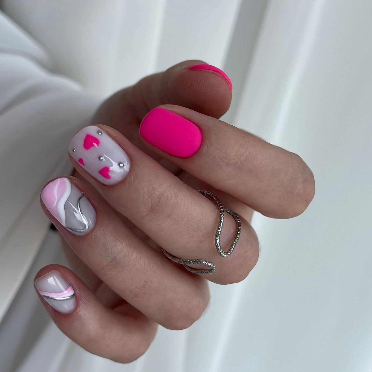 NAILSOFTHEDAY Let's Special Barbie: un esmalte en gel especial rosa neón superpuesto en una capa, 10 ml