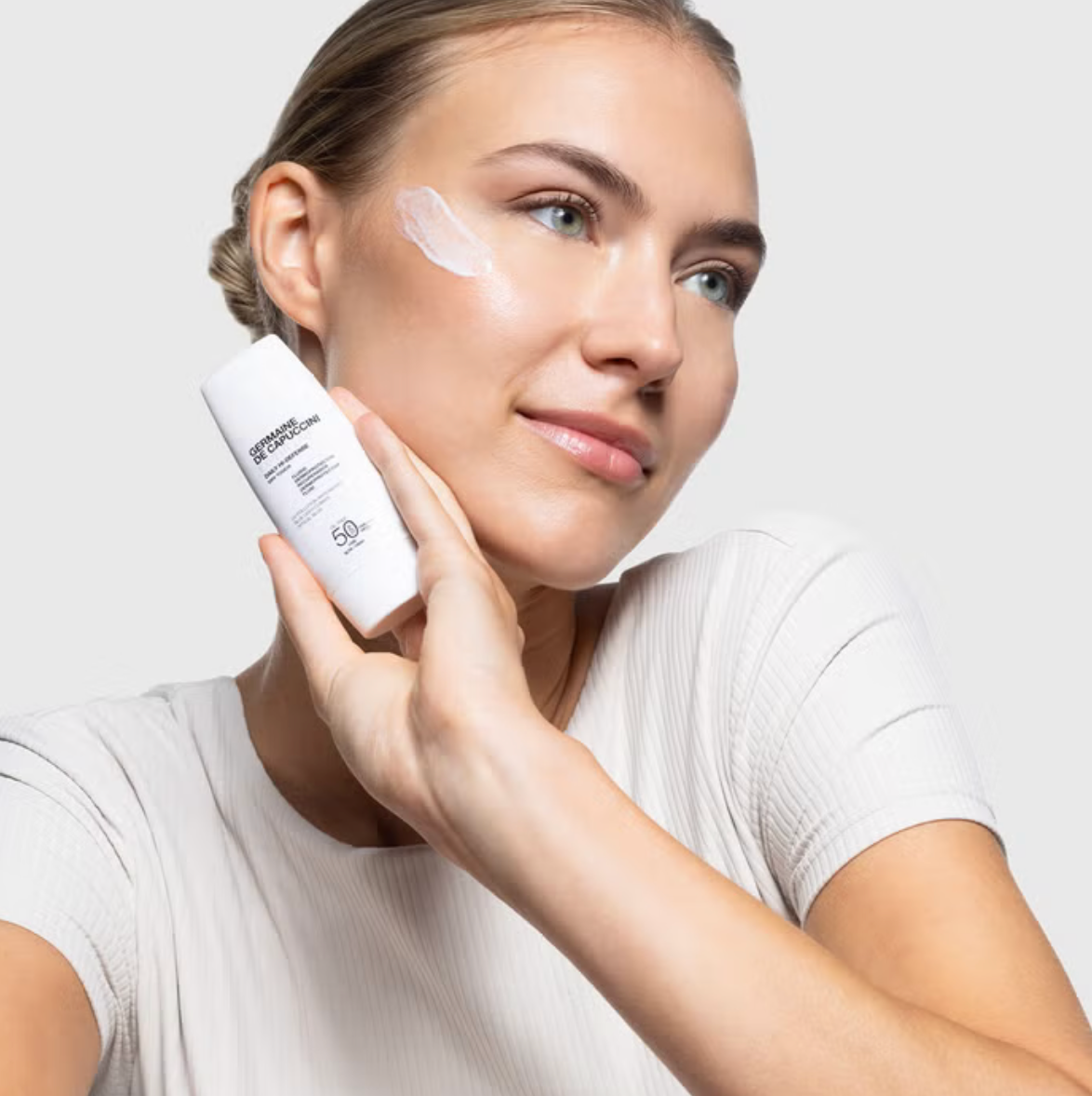 Daily Hi-Defense Dry Touch Protector Solar Facial Oil Free