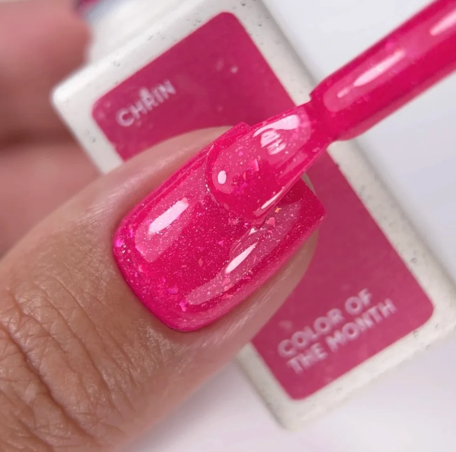 NAILSOFTHEDAY COLOR MES AGOSTO 2026 CHRIN – fucsia con pan de oro y shimmer, cobertura en una sola capa, 10 ml