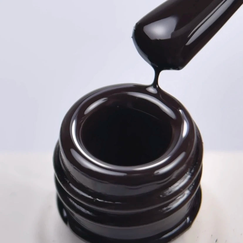 NAILSOFTHEDAY Color of the Month Noviembre 2025 — Deep Brown: tono marrón profundo con matiz de chocolate, cubre en una sola capa, 10 ml.