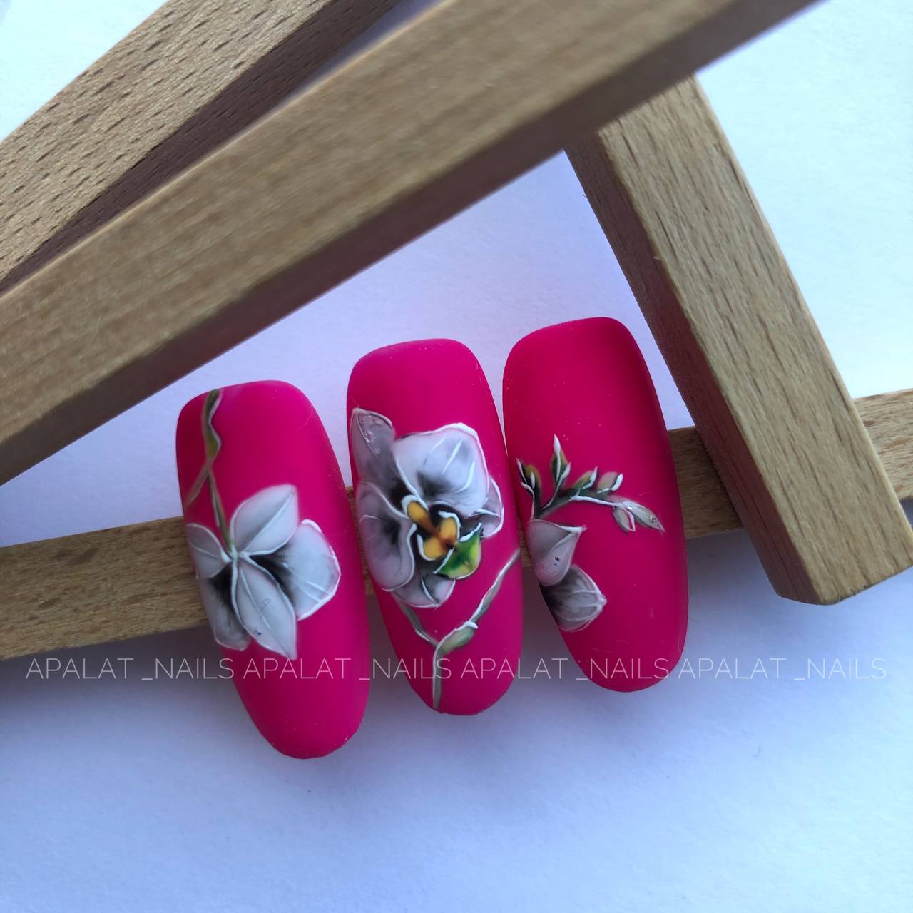 NAILSOFTHEDAY Let's Special Barbie: un esmalte en gel especial rosa neón superpuesto en una capa, 10 ml