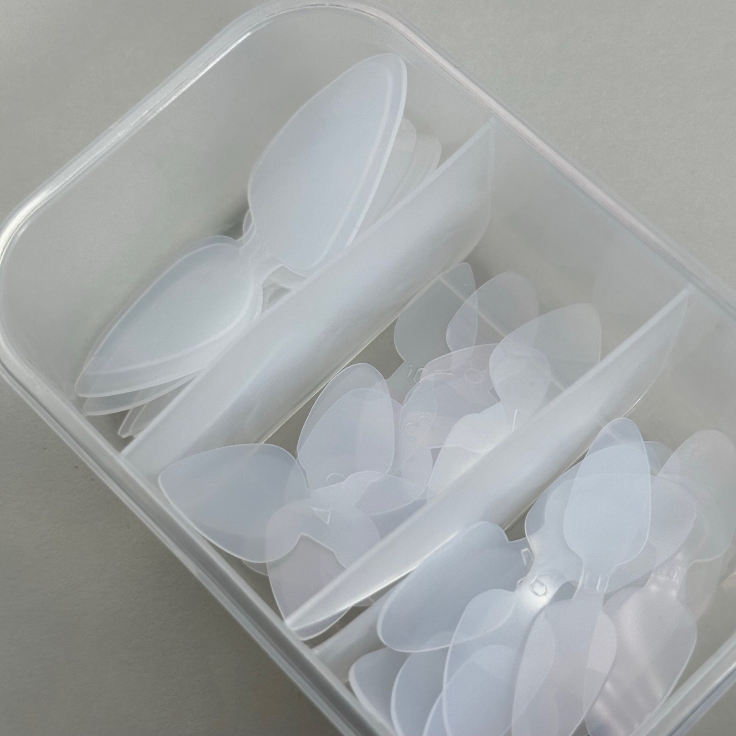 NAILSOFTHEDAY Molde doble de silicona para uñas, 2 en 1, 36 piezas/bolsa (Tipo 10): moldes/plantillas de silicona para formas superiores, 36 piezas en una caja.