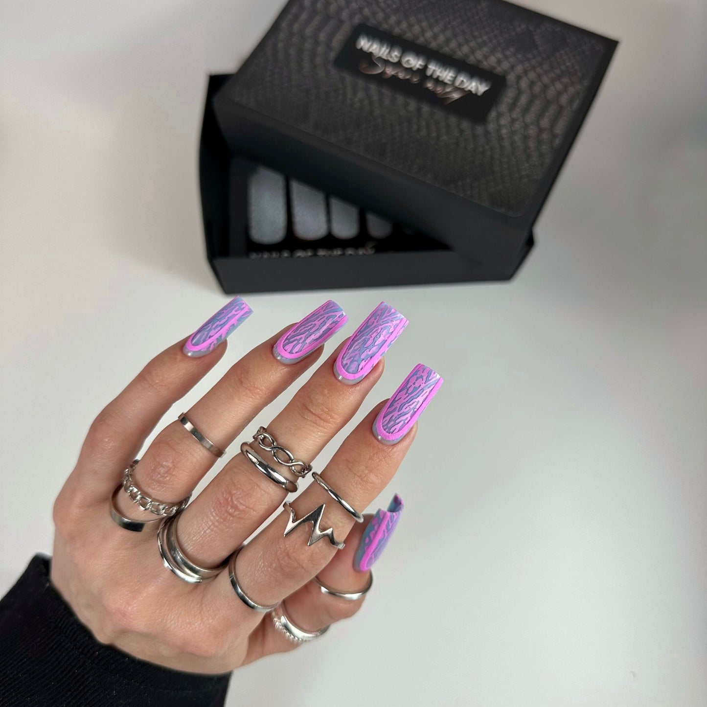 NAILSOFTHEDAY Serpiente Safari Salvaje, forma de silicona;12 piezas/caja: moldes de silicona para formas superiores/serpiente (Tipo 12), 12 piezas en una caja de marca.