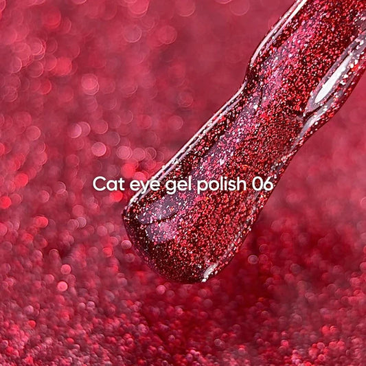 NAILSOFTHEDAY Gel Polish Cat Eye 06 — esmalte semipermanente rojo efecto ojo de gato con partículas metálicas finas y un ligero efecto reflectante. Cobertura total en una sola capa. 6 ml.