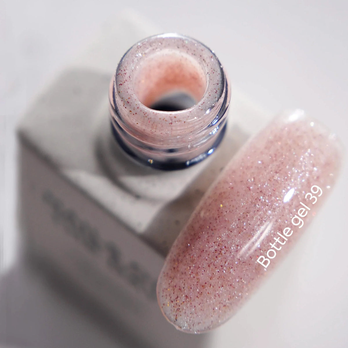 NAILSOFTHEDAY Bottle gel 39 – gel fortalecedor de uñas ultrafuerte que refleja la luz nude, 10 ml