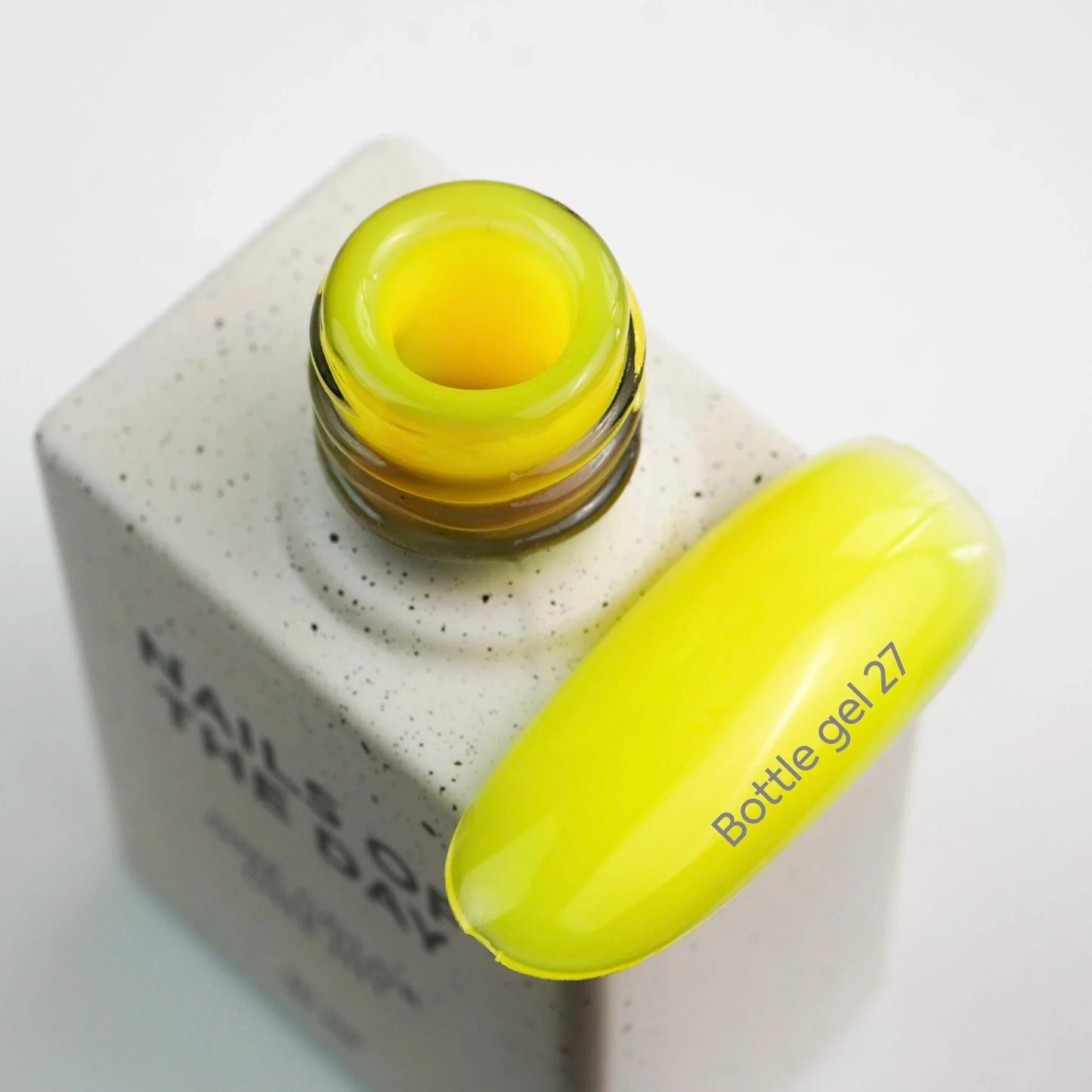 NAILSOFTHEDAY Botella gel 27 – gel fortalecedor de uñas ultrafuerte amarillo neón, 10 ml