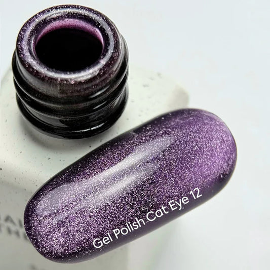 NAILSOFTHEDAY Gel Polish Cat Eye 12 — esmalte efecto ojo de gato en tono morado, cobertura completa en una sola capa. 6 ml.
