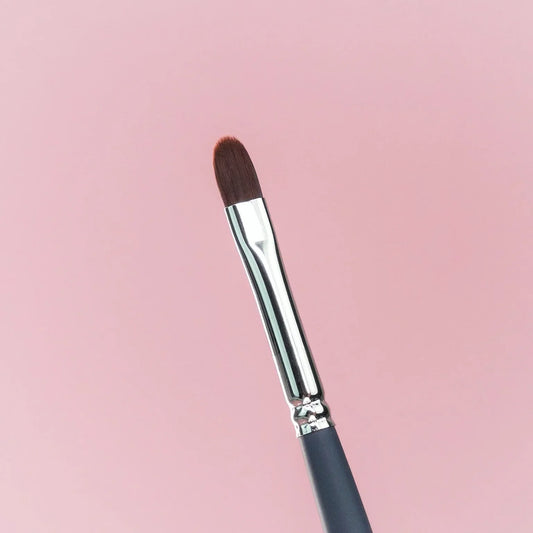 NAILSOFTHEDAY Professional Oval #6 es una brocha ovalada de fibras sintéticas para gel