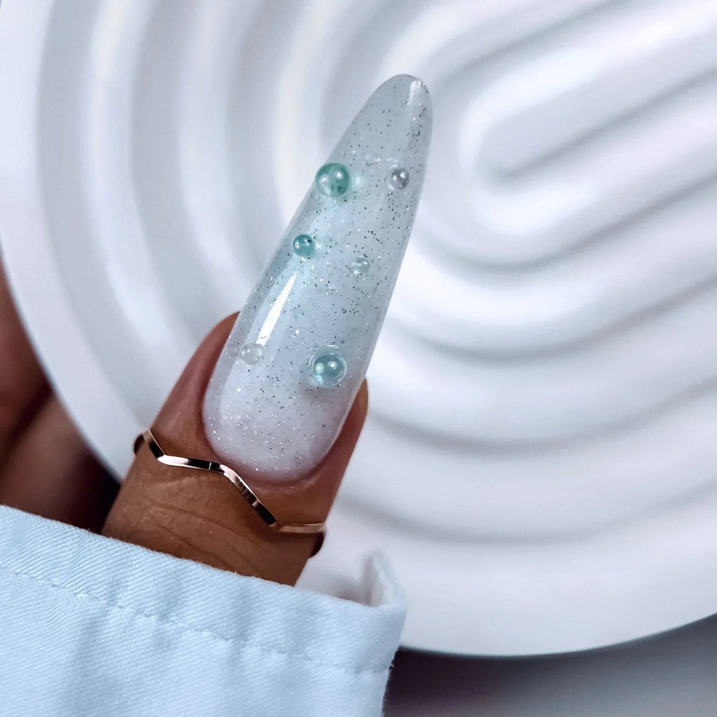 NAILSOFTHEDAY Opal Acrylic Builder Gel 06 — Gel constructor de lavanda fría con brillo opalino y partes reflectantes, 15 g