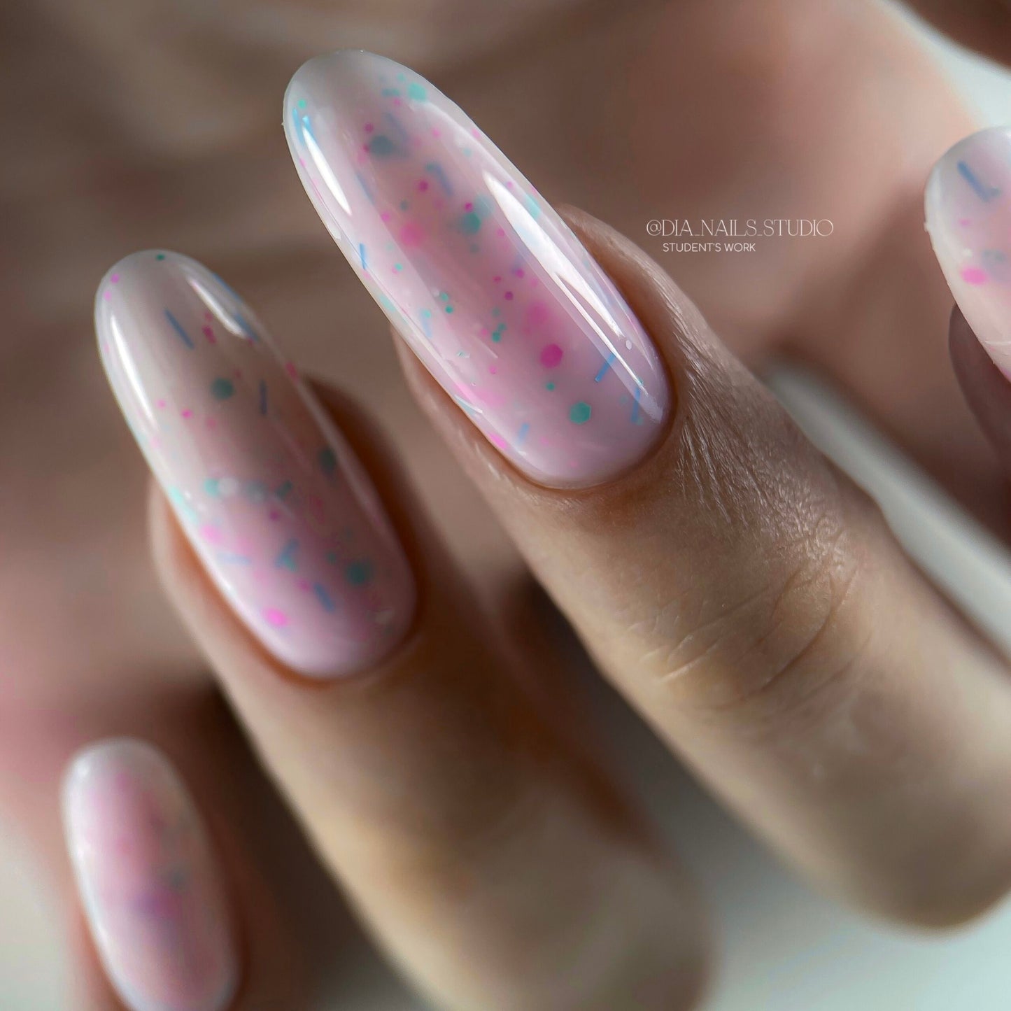 NAILSOFTHEDAY Potal base 29 – base rosa lechosa con destellos neón, 10 ml