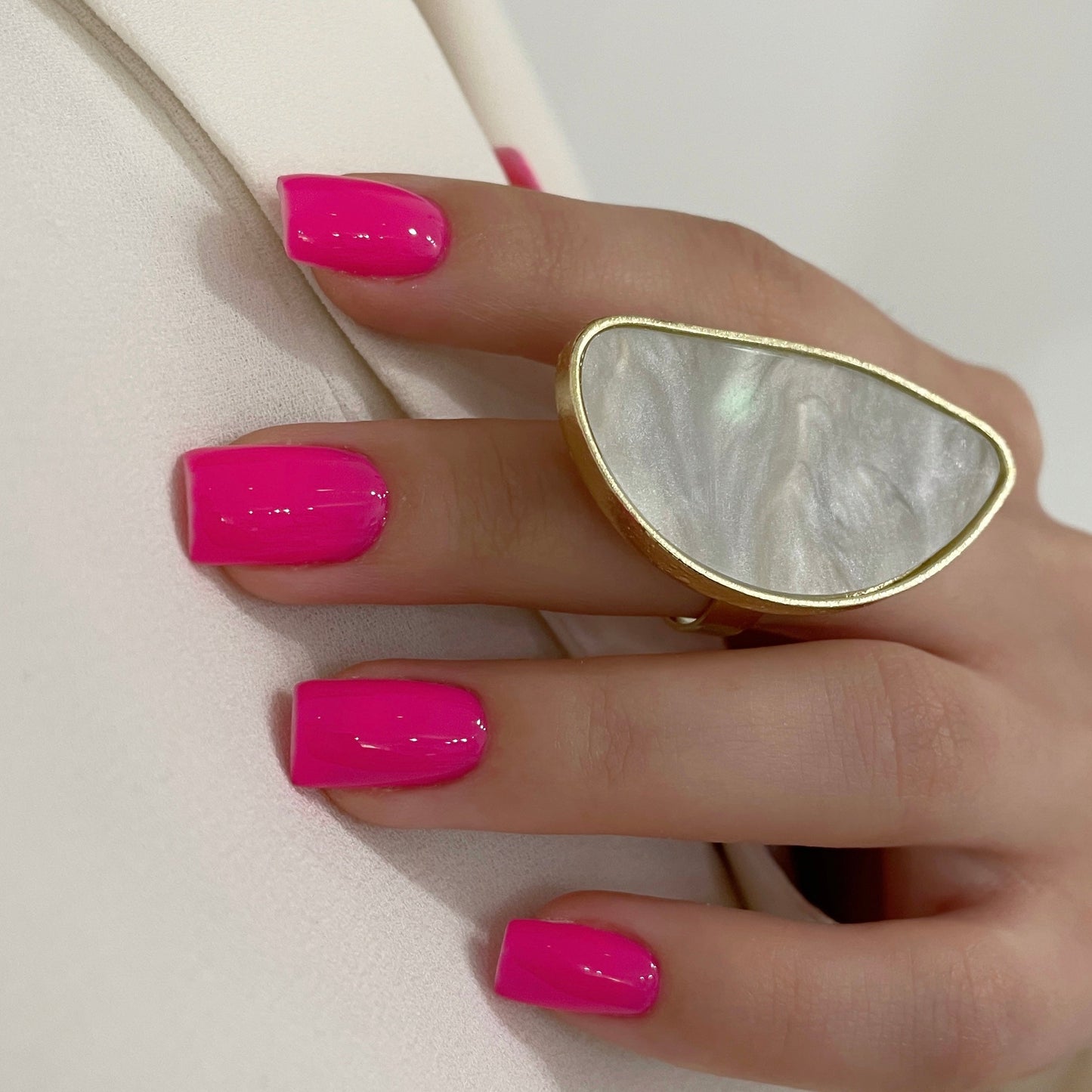 NAILSOFTHEDAY Let's Special Barbie: un esmalte en gel especial rosa neón superpuesto en una capa, 10 ml