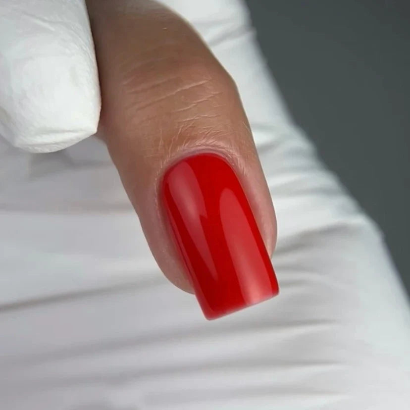 NAILSOFTHEDAY Color Top 06 — clásico rojo intenso sin capa pegajosa, 10 ml.