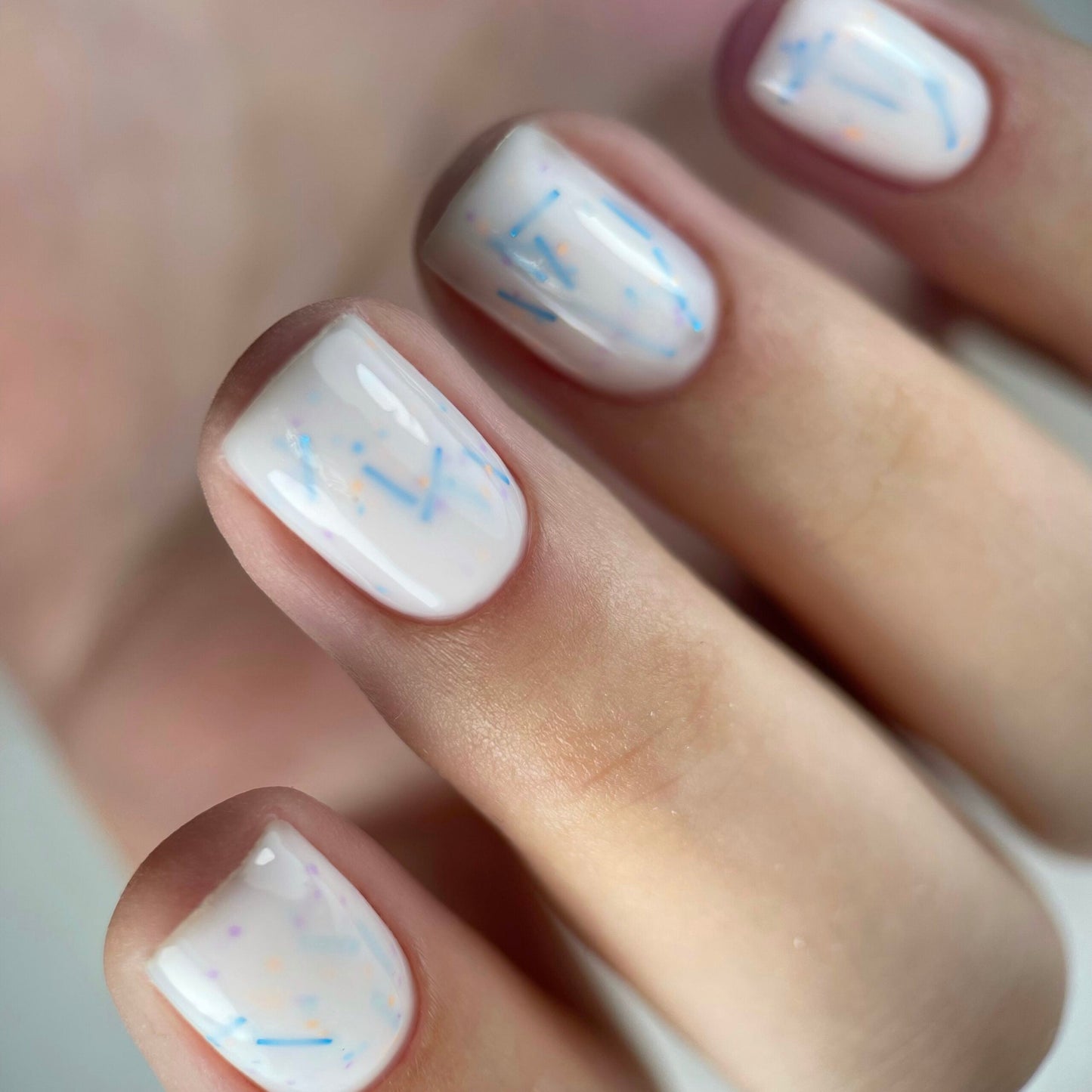 NAILSOFTHEDAY Potal base 26 – base de leche de vainilla con destellos neón, 10 ml