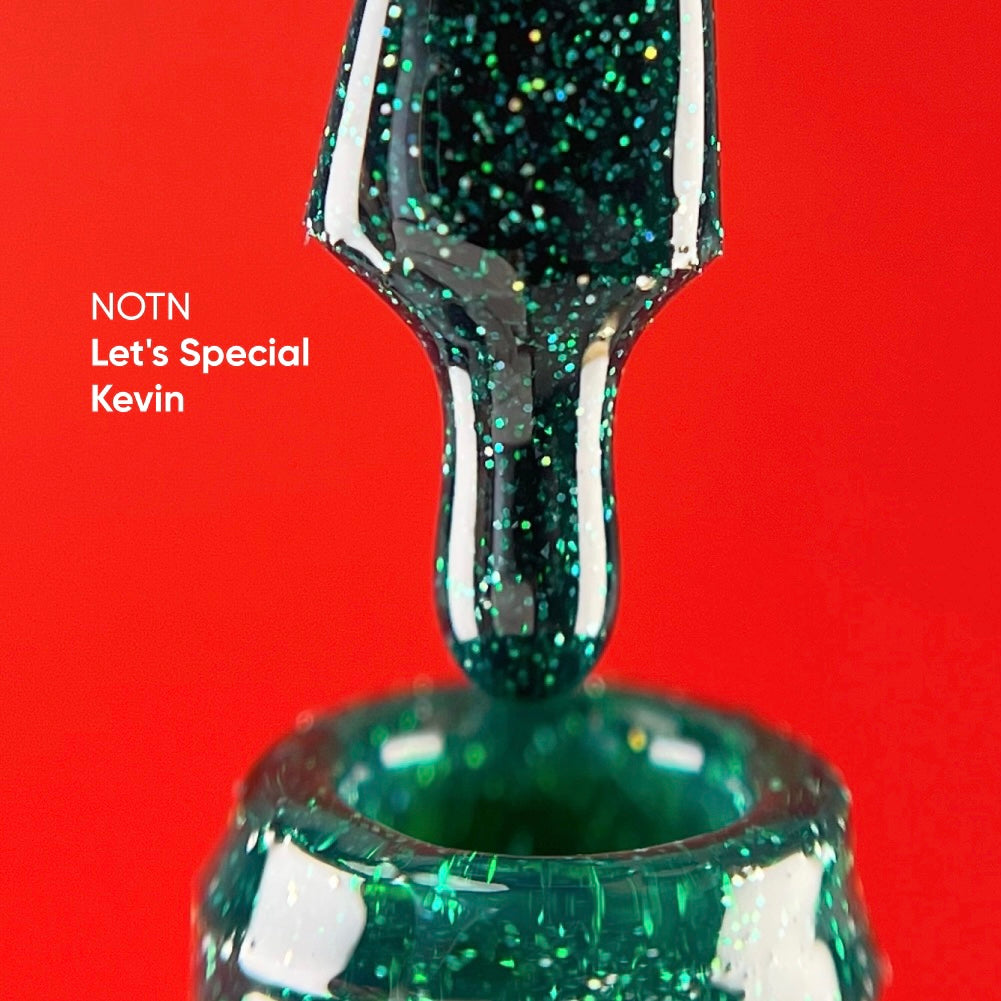 NAILSOFTHENIGHT Let's Special Kevin - Esmalte de uñas en gel verde oscuro que refleja la luz y cubre una capa, 10 ml