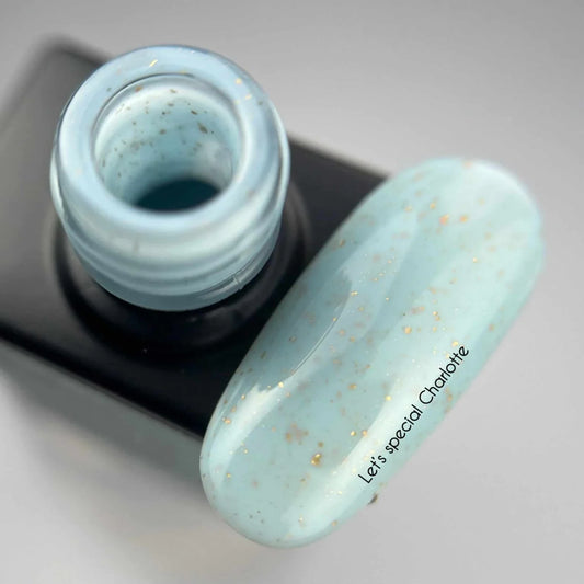 NAILSOFTHEDAY Let's Special Charlotte - esmalte de uñas en gel azul menta con brillo dorado, 10 ml