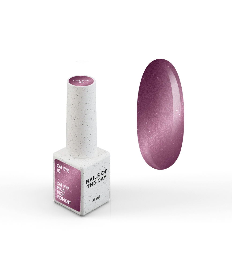 NAILSOFTHEDAY Gel Polish Cat Eye 05 — esmalte semipermanente rosa oscuro efecto ojo de gato con partículas metálicas finas y un ligero efecto reflectante. Cobertura total en una sola capa. 6 ml.