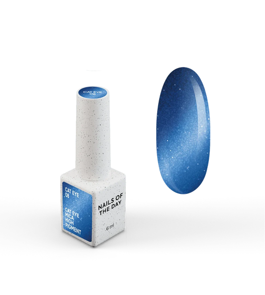NAILSOFTHEDAY Gel Polish Cat Eye 08 — esmalte semipermanente azul efecto ojo de gato con partículas metálicas finas y un ligero efecto reflectante. Cobertura total en una sola capa. 6 ml.