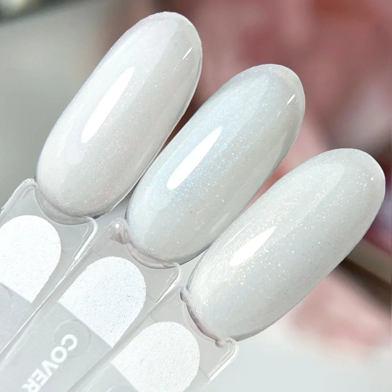 Nailsoftheday Base de cobertura NUEVA Leche de fórmula 05: capa base lechosa, translúcida con un brillo rosado que realza el tono y lo hace más cálido, capa base de camuflaje para uñas, 10 ml